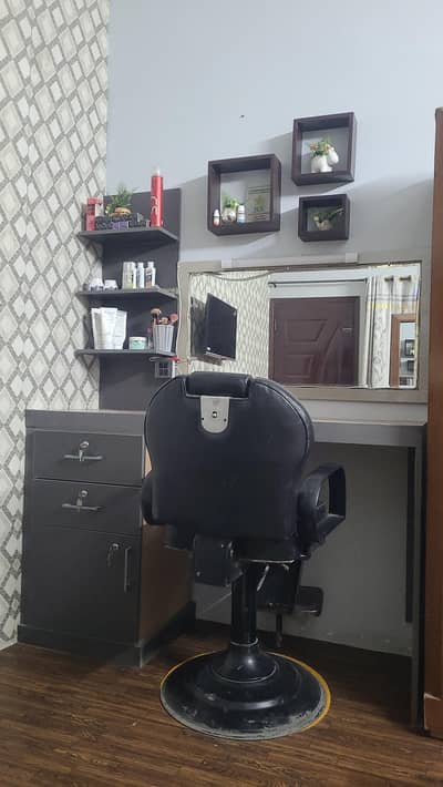 beauty parlor setup-Hydrulic chair+dressing table with miror