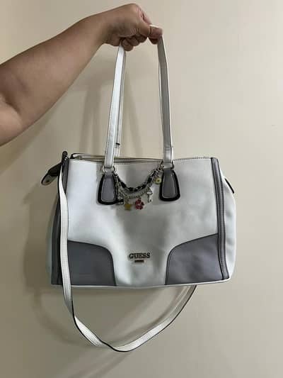 Pre-loved original GUESS hand bag, white