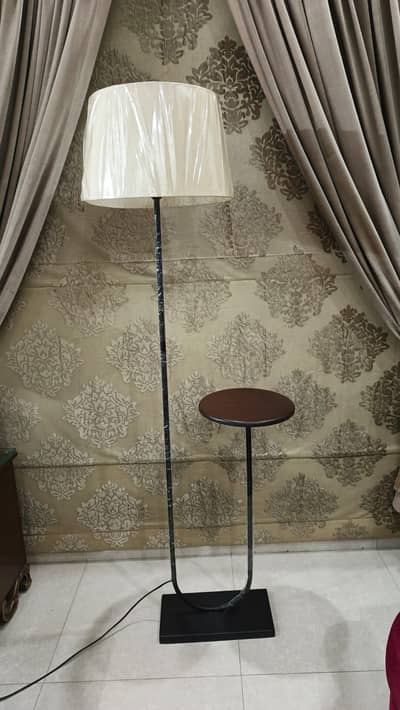 Modern Floor Lamp with Side Table – Elegant Home Decor |