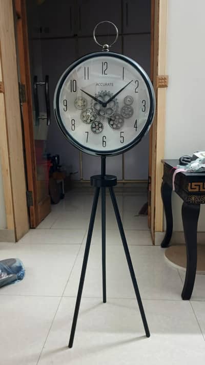 Tripod Standing Clock Lamp – Vintage Gear Design