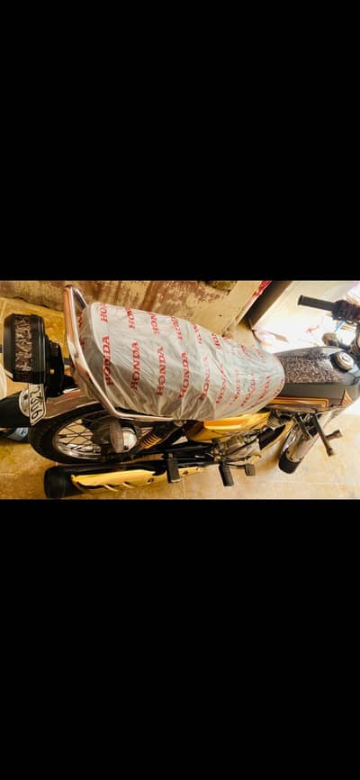 Honda 125 golden colour self start model 2024