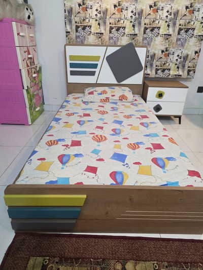 Full Bedroom Set | 10/10 condition |Bed, sidetable, cupboard, dressing