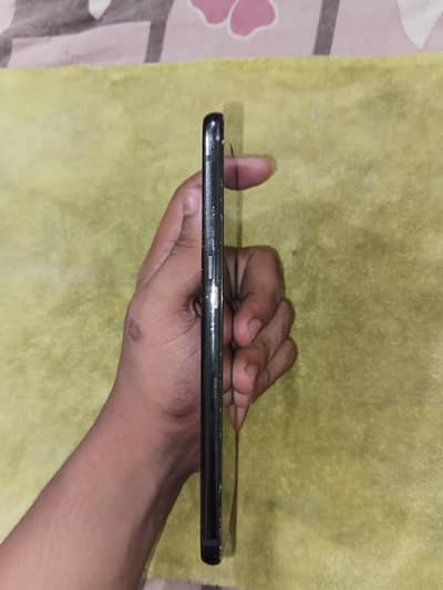 Motorola Moto Z3. . . . . . . 4 GB Ram 32 GN Rom. perfect mobile for pubg.