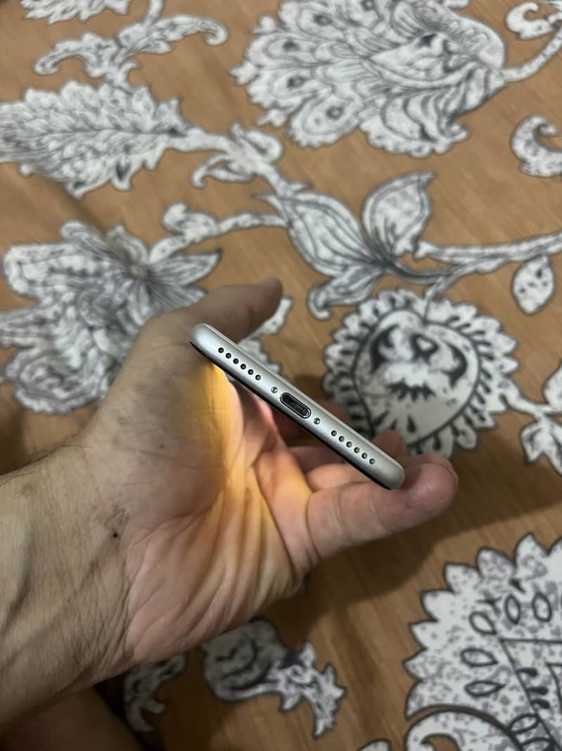 Apple iPhone SE 3