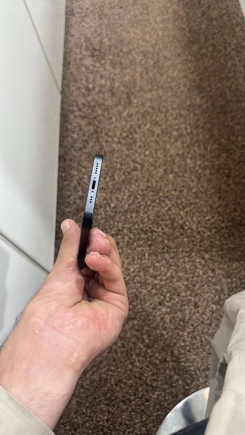 Apple iPhone 12 3