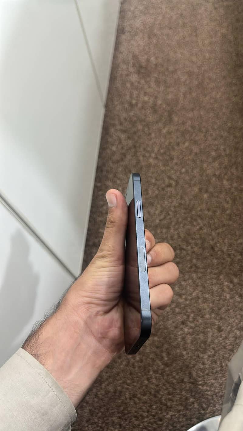Apple iPhone 12 4