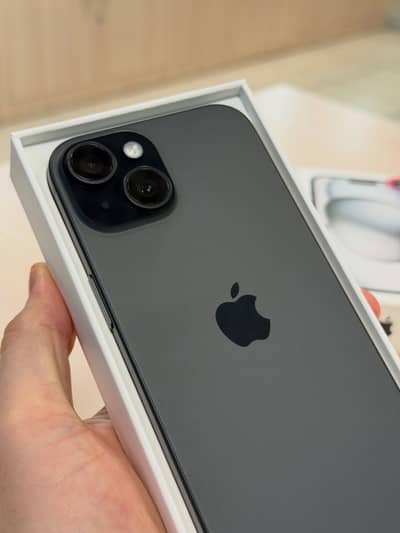 Apple iPhone 15 in Warranty