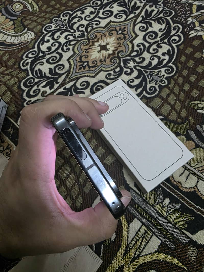 Google Pixel 9 Pro Complete Box 8