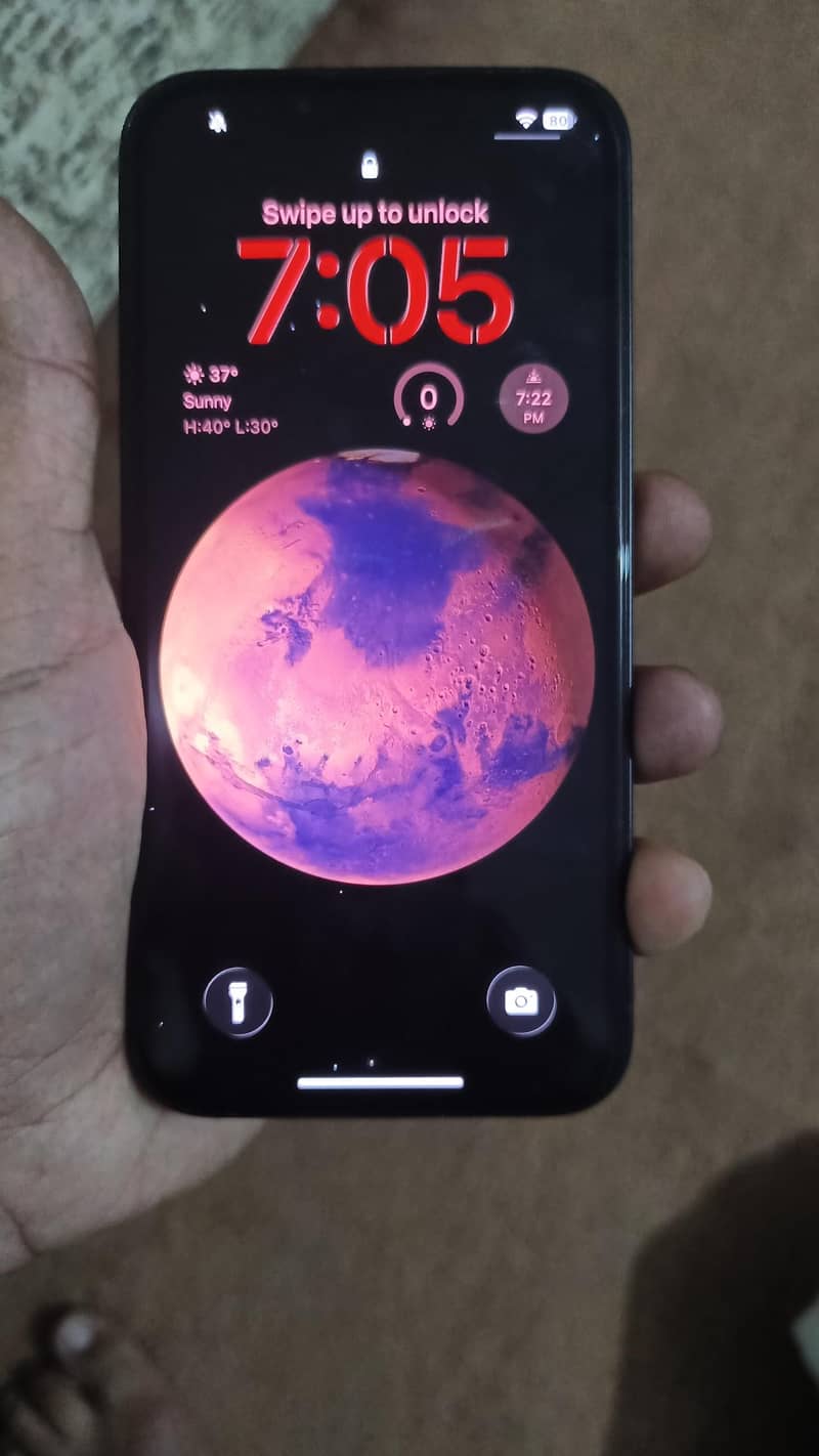 Apple iPhone 16e 3