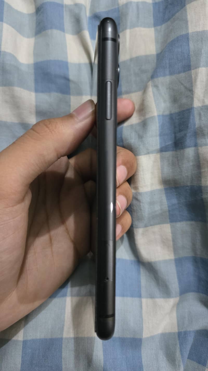 Apple iPhone 11 3