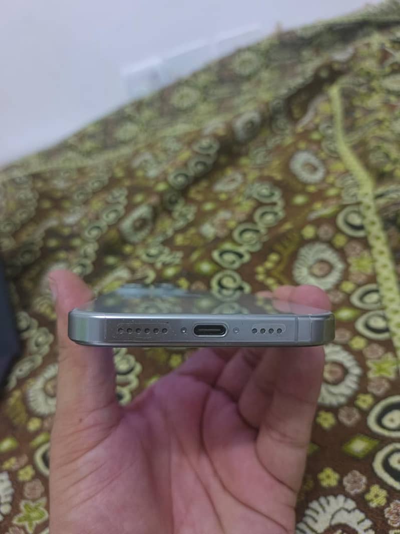 Iphone 16 pro max 3