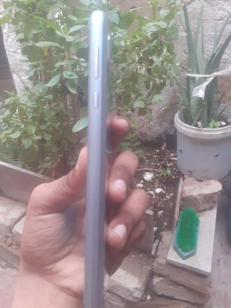 Sharp Aquos Sense 3 plus 1