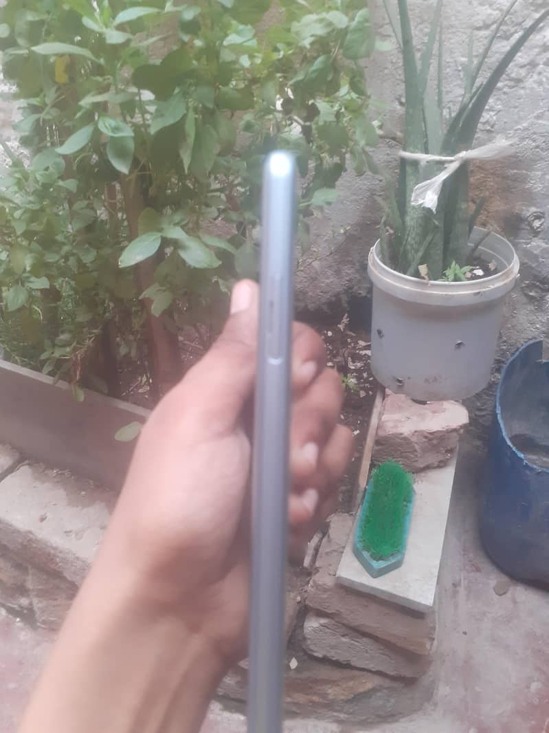 Sharp Aquos Sense 3 plus 2