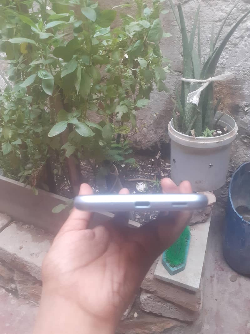 Sharp Aquos Sense 3 plus 3