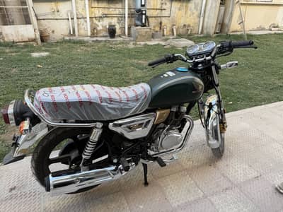 Honda cg 150 green colour 2800km driven karachi reg