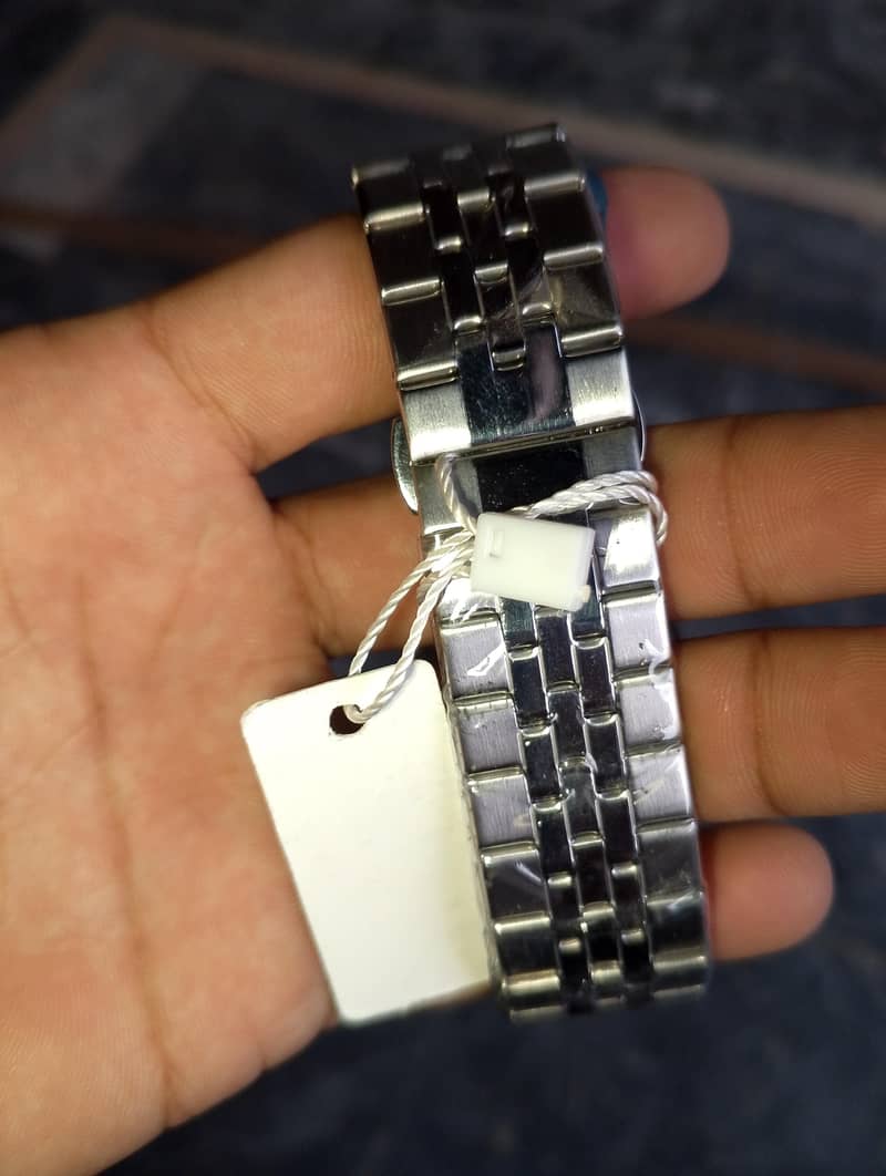 LOREX Watch 3