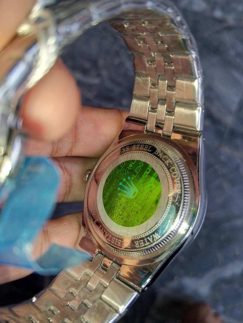 LOREX Watch 4