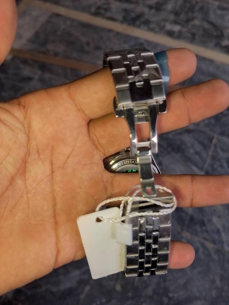 LOREX Watch 5