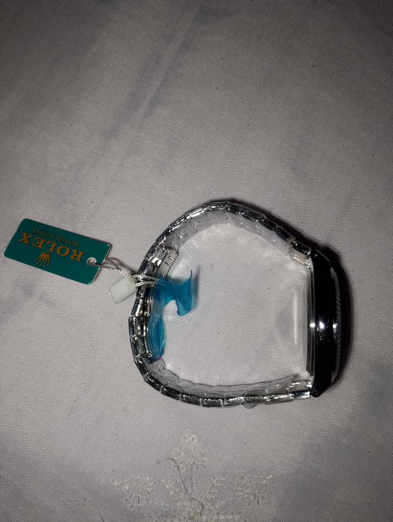 LOREX Watch 6