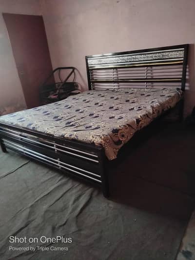 I am selling iron bed
