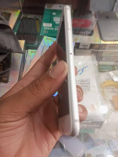 iphone 8 white colour ha 64 gb total original h