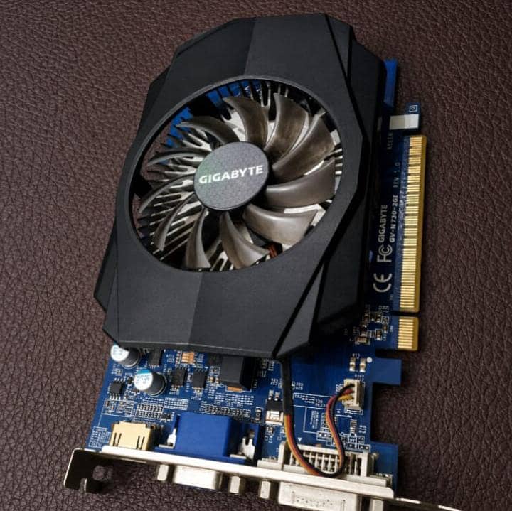 GAMING computer setup with all accessories 03709016583 4