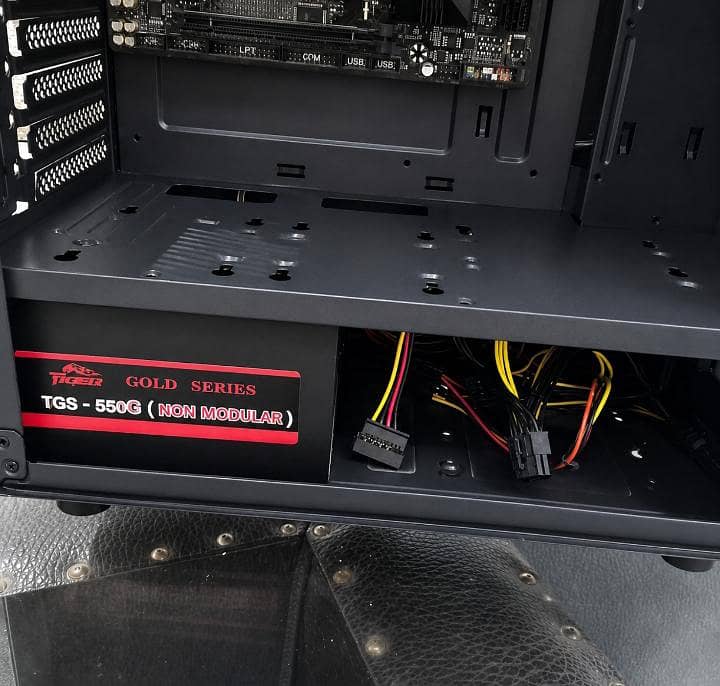 GAMING computer setup with all accessories 03709016583 6