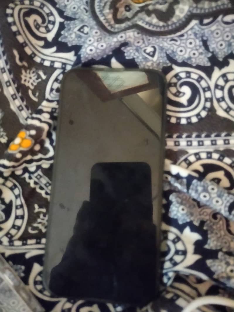 Apple iPhone 13 4