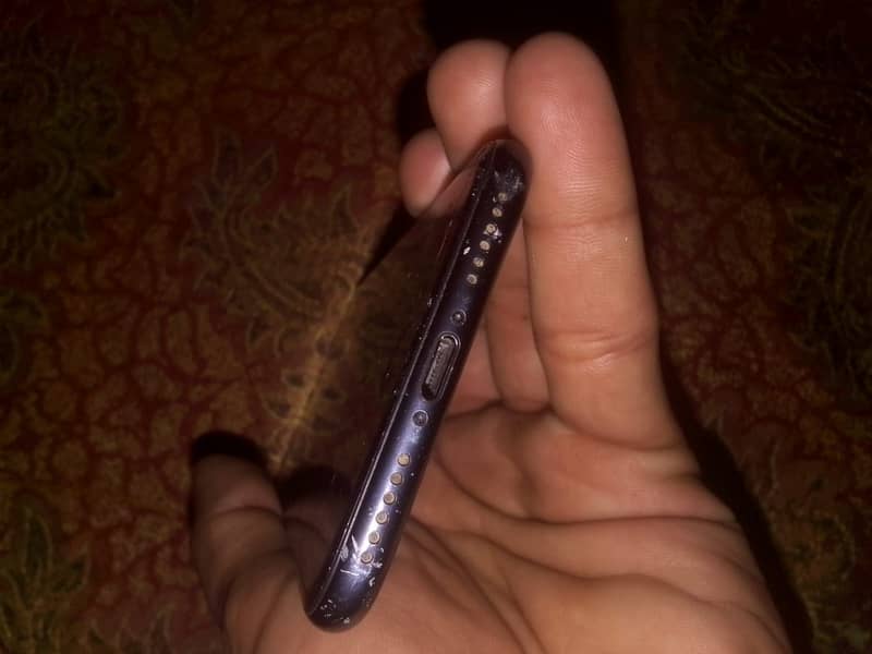 Apple iPhone 7 3