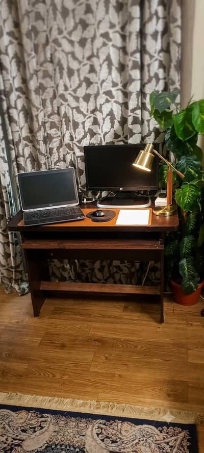 COMPUTER TABLE