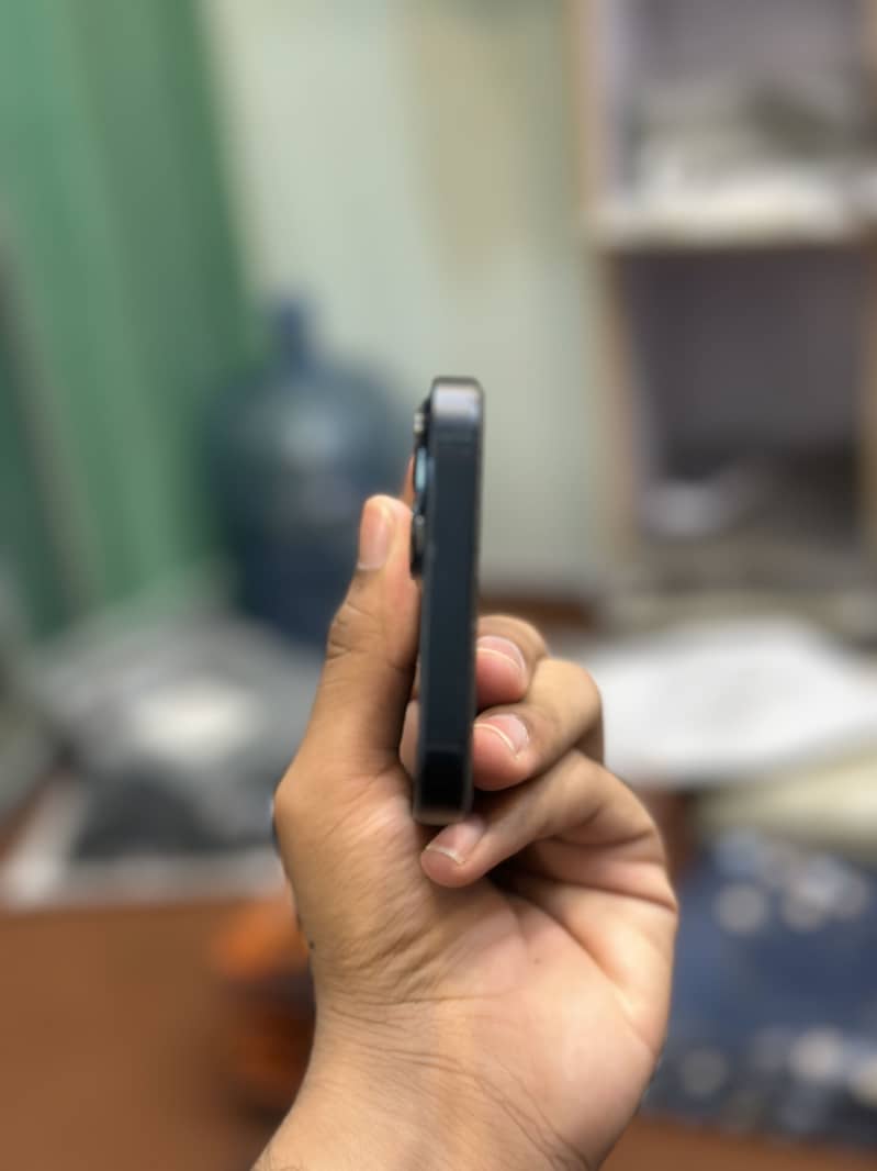 Iphone 13 4