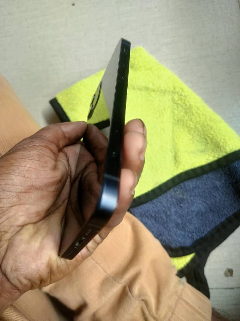 Apple iPhone 12 1