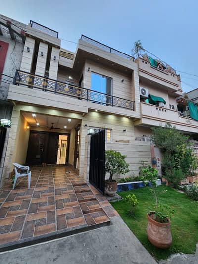 brand new vip 5 Marla house double storey luxery ultra Modern style owner built available for sale in Johertown phase ii Lahore
