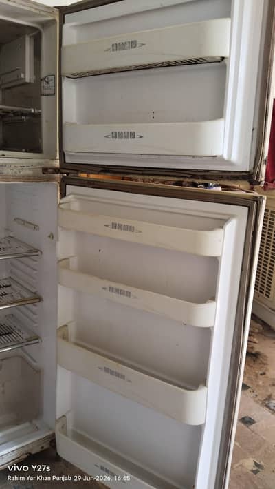 Dawlance Larg Fridge