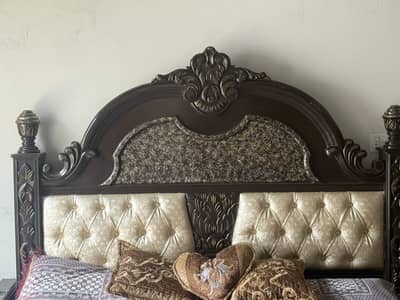 Bed set and dressing table