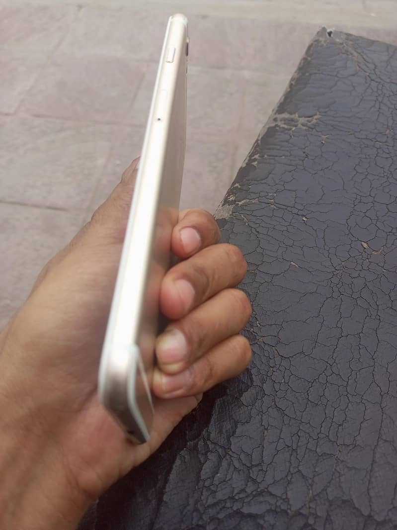 Apple iPhone 6 Plus 3