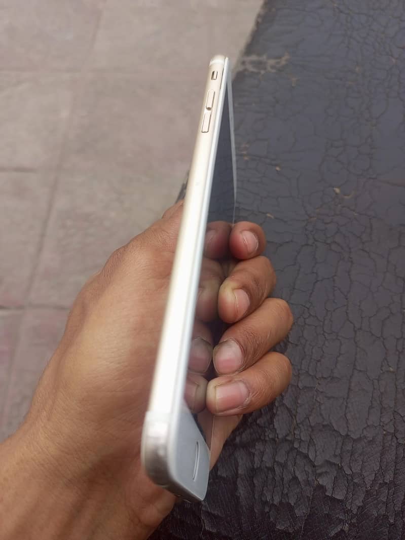 Apple iPhone 6 Plus 4