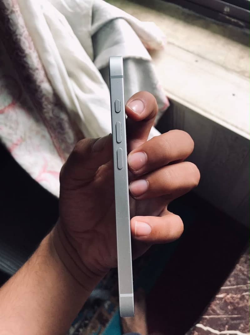 iPhone 16 E 2