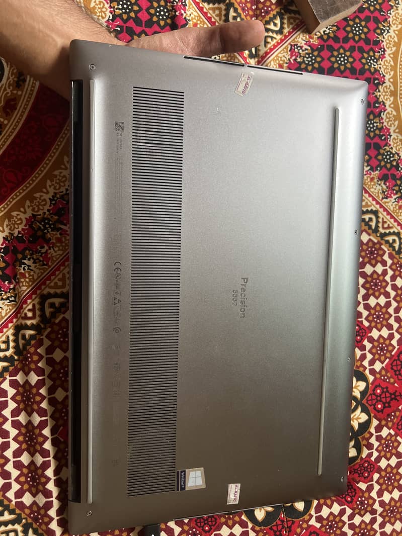 Dell precision 5550 2
