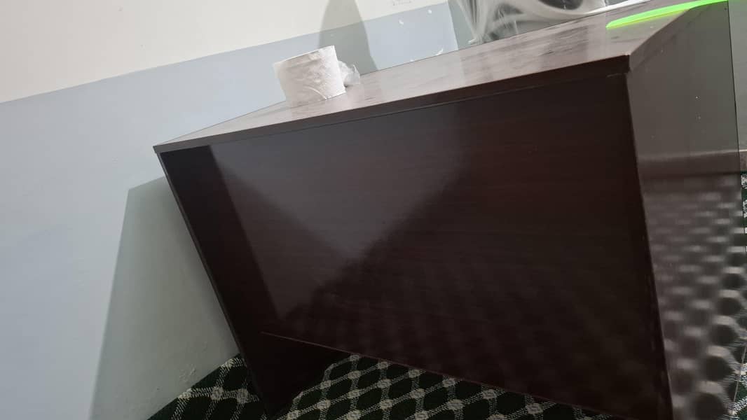 PC and STUDY TABLE 0