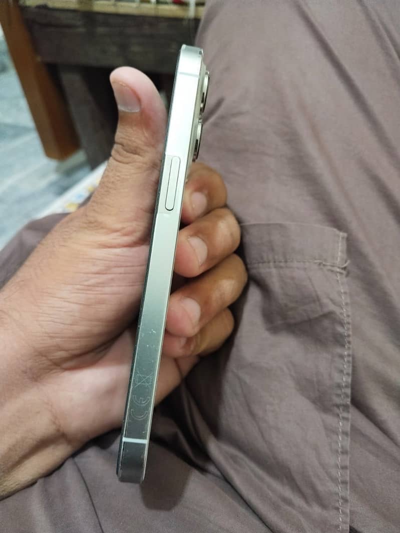 Apple iPhone 13 Pro 4