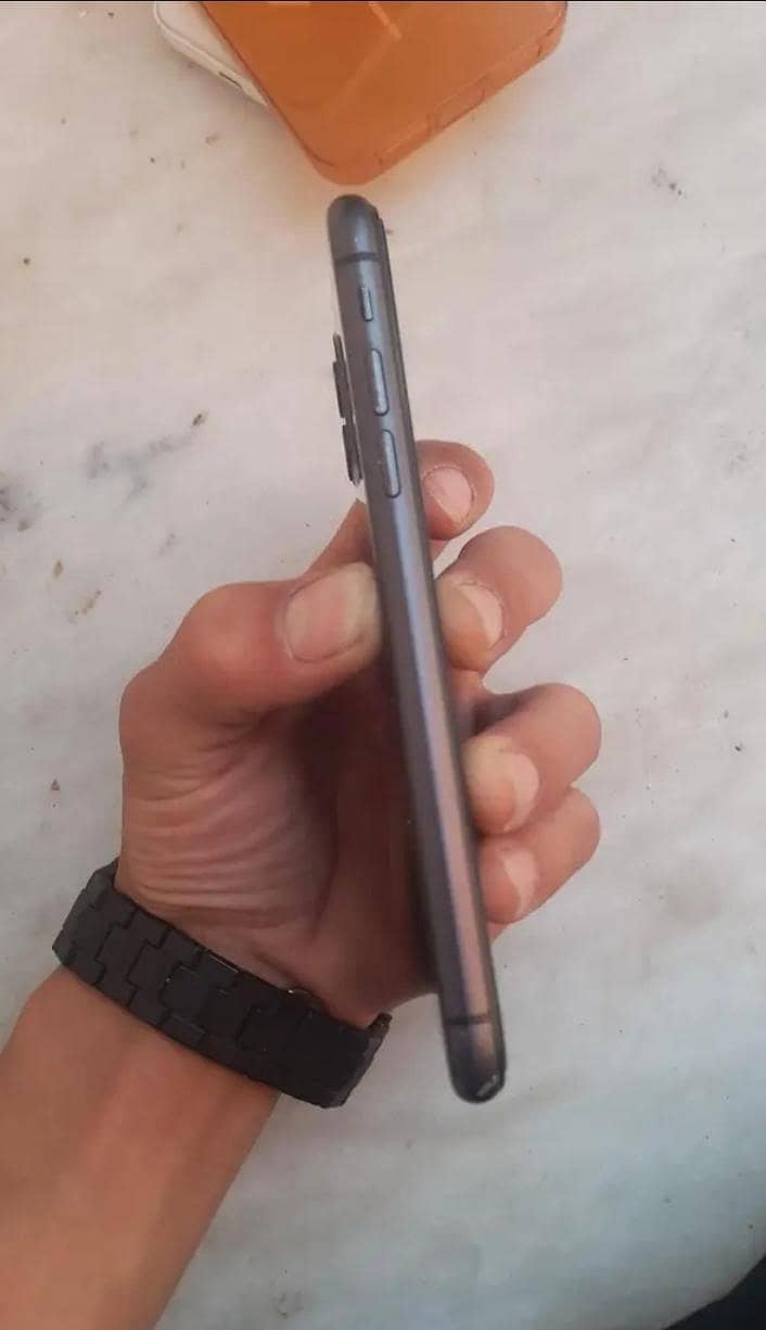 Apple iPhone 11 3
