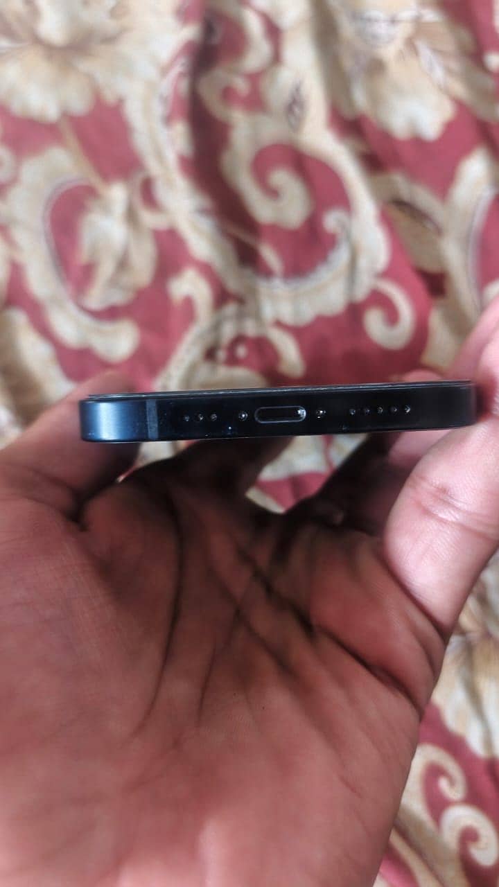 Apple iPhone 12 4