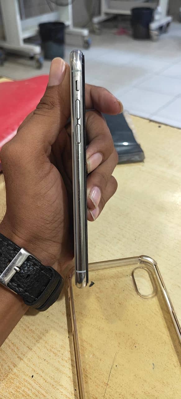 Apple iPhone X 3