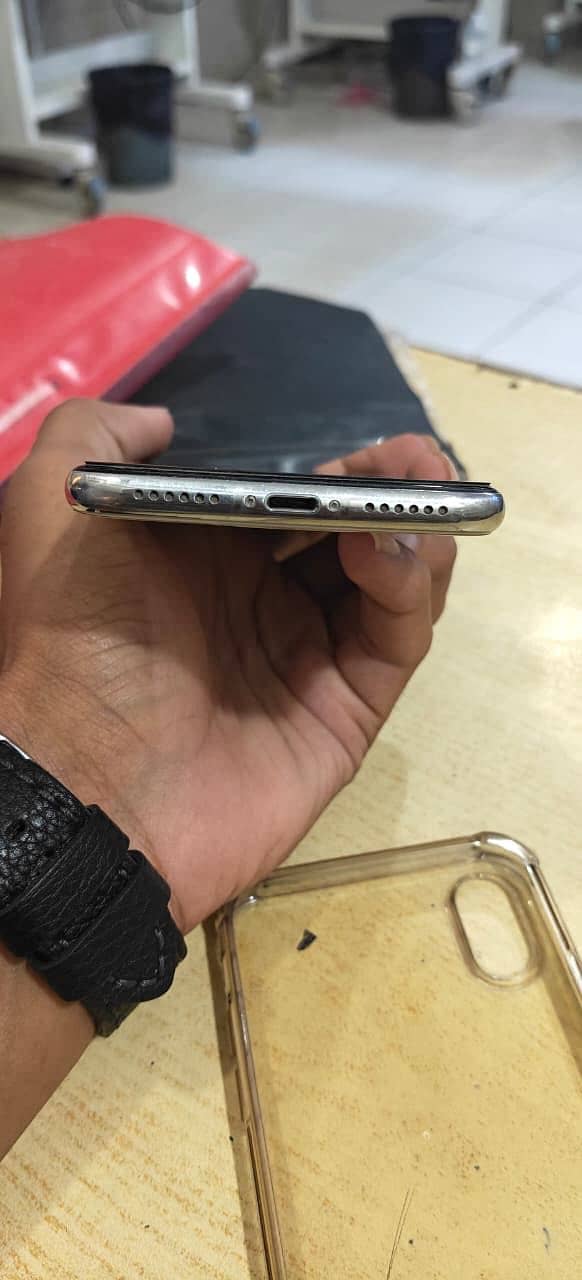 Apple iPhone X 6