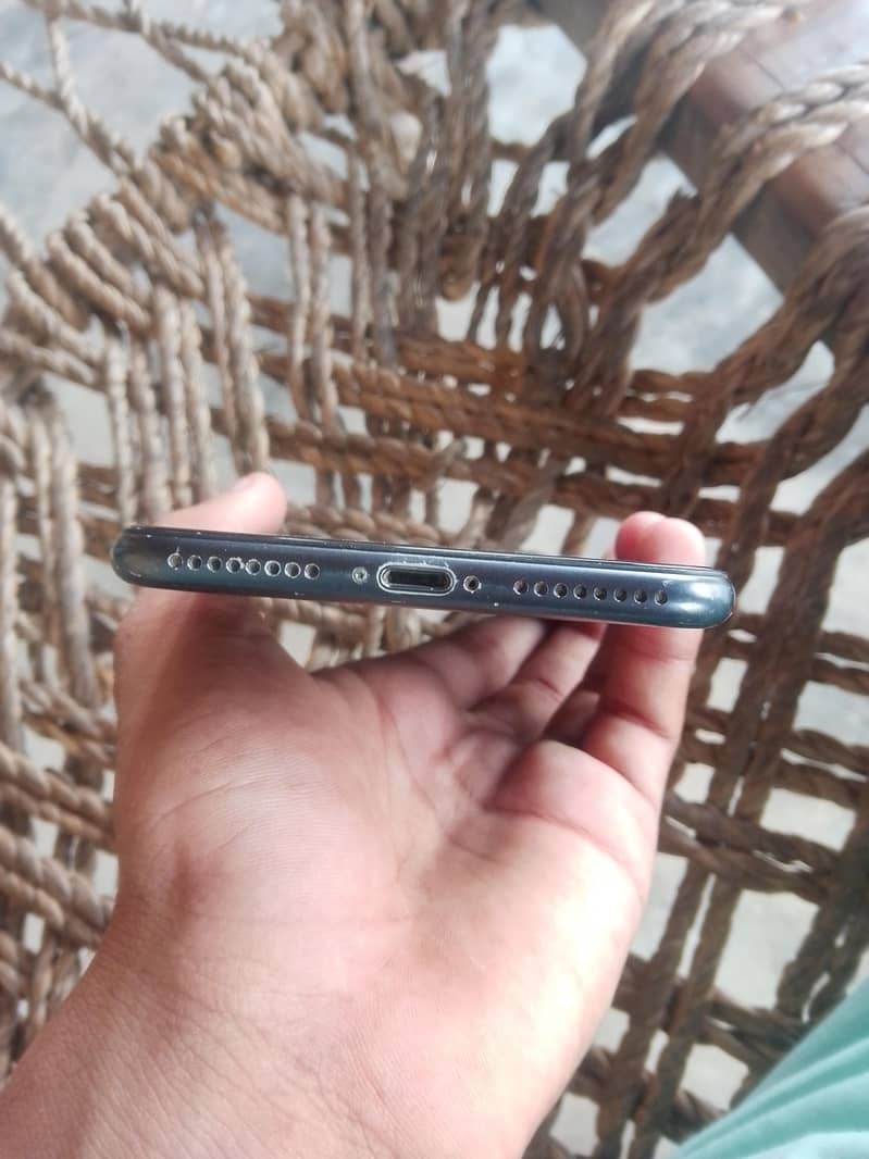 Apple iPhone 7 Plus 1