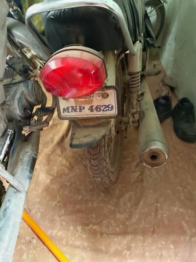 bike urgent sale. strt hai but koi use nhi karta.