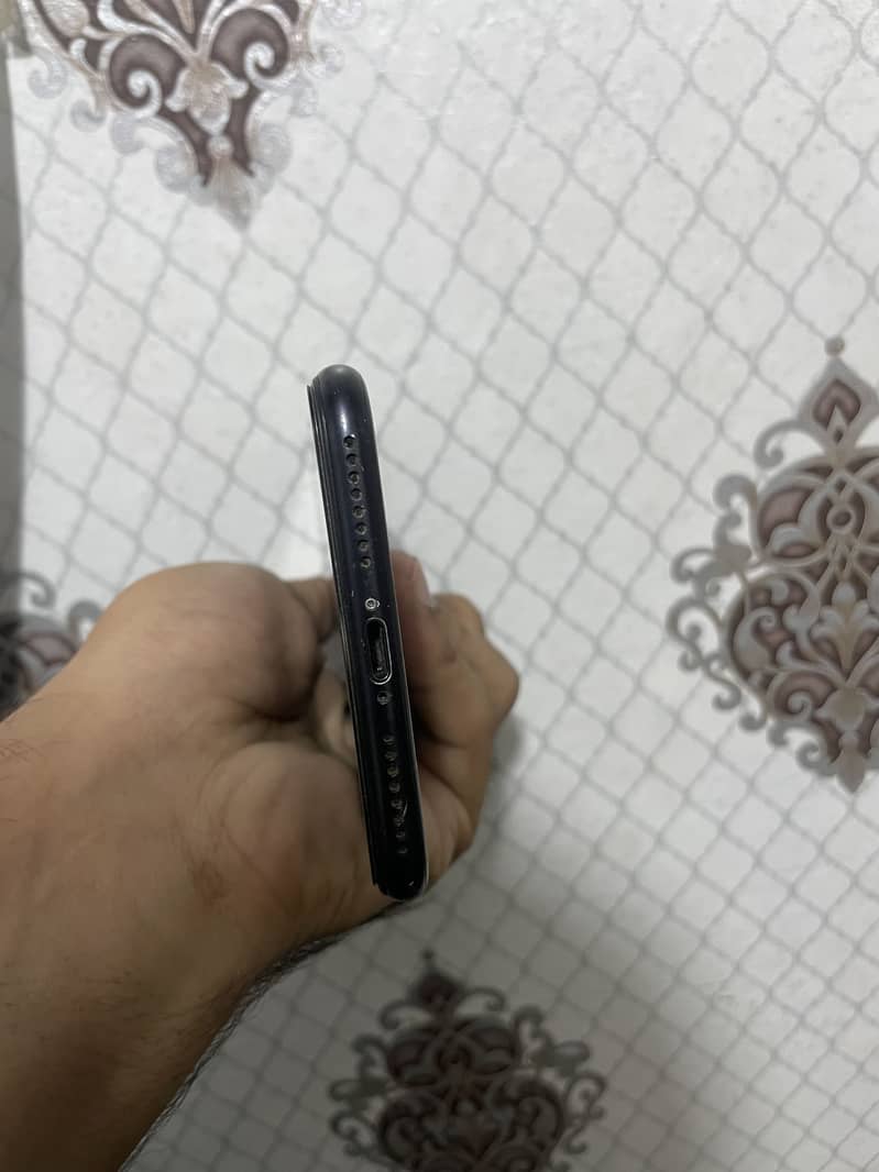 Apple iPhone 7 Plus 5