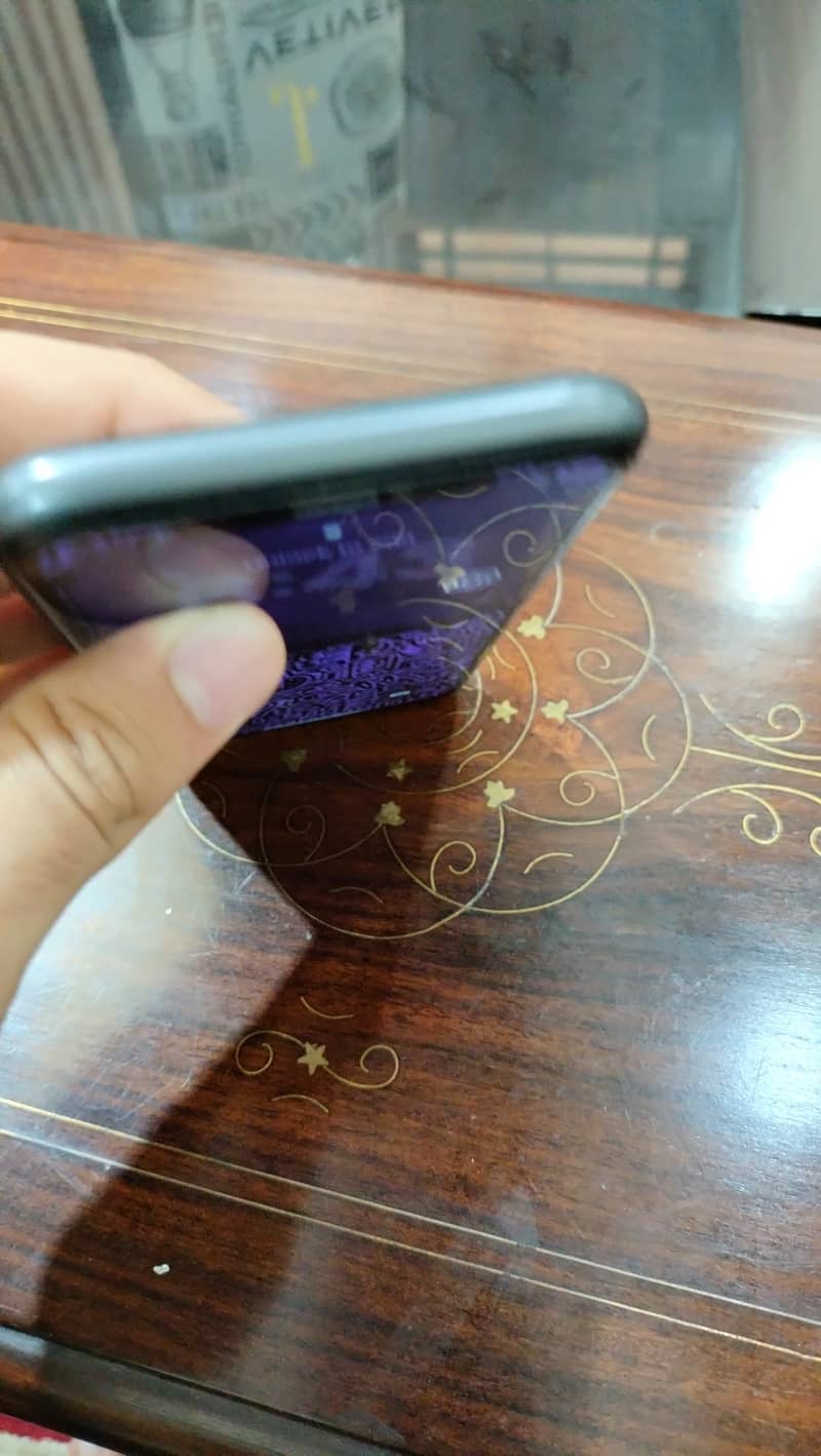 iPhone 11 3