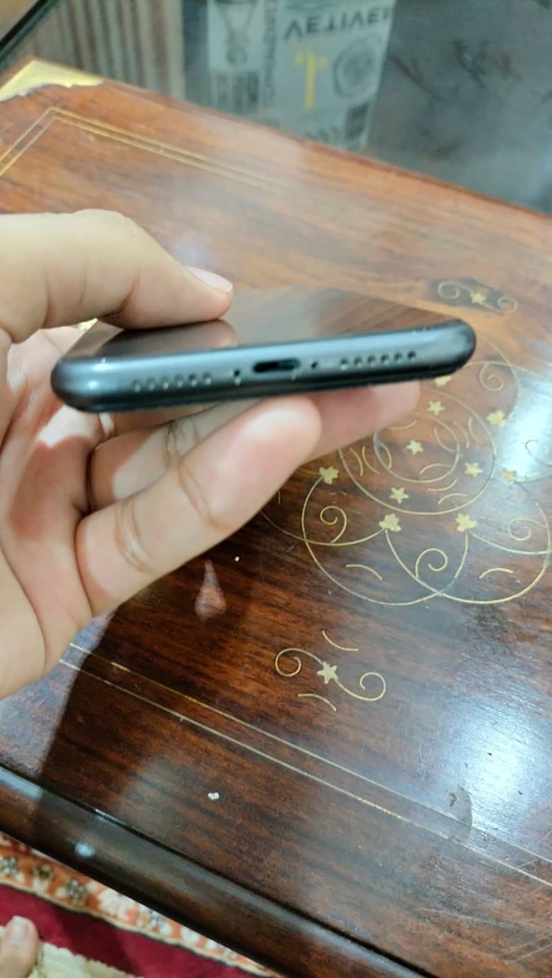 iPhone 11 6